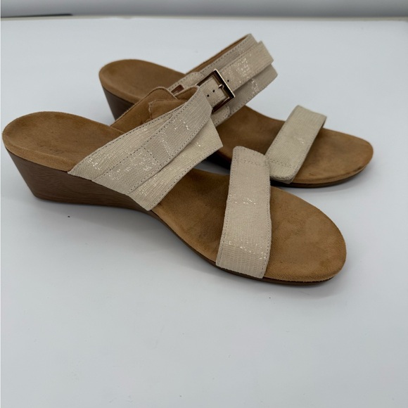 Vionic Skylar Croc Embossed Leather Sandal Size 10 Cream Adjustable Arch Support - Picture 1 of 8